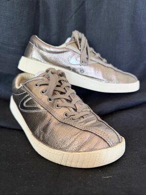 Tretorn Pewter Metallic Sneakers Size 6